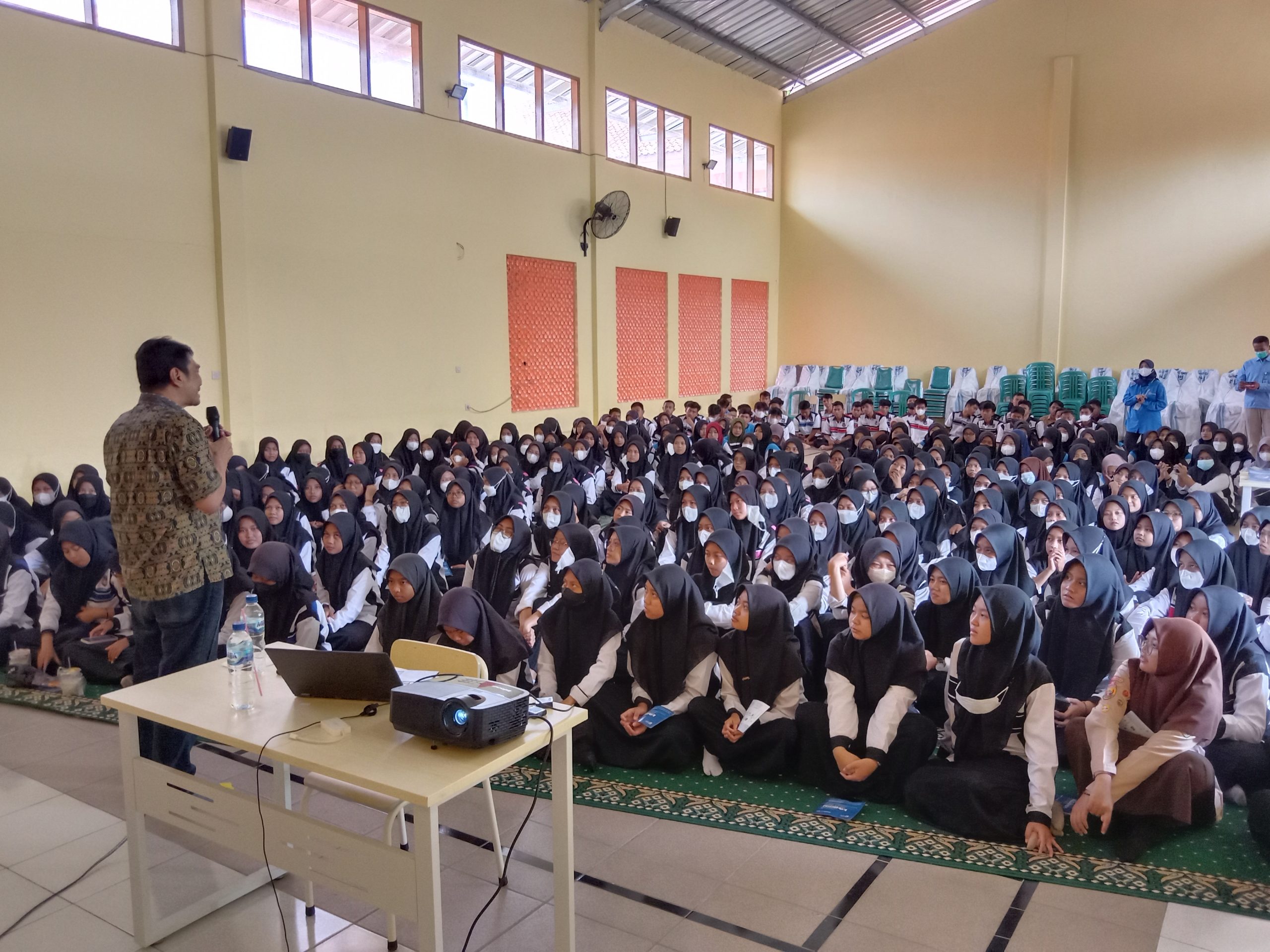 Seminar MOTIVASI dari LP3I College Majalengka bersama MAN 2 Majalengka untuk Masa Depan