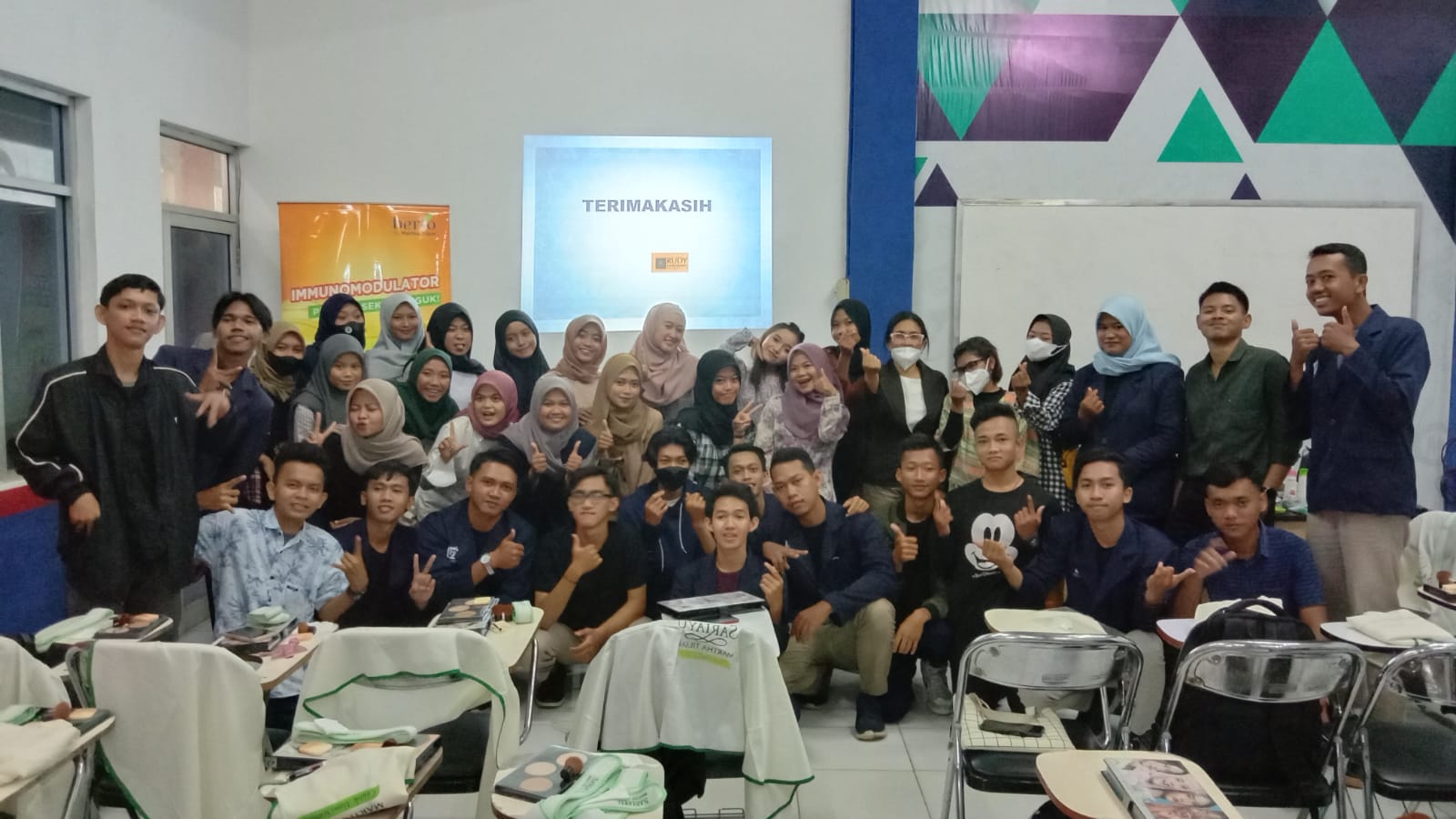 Beauty and Handsome Class bersama LP3I Majalengka dan Sari Ayu Marthatilaar