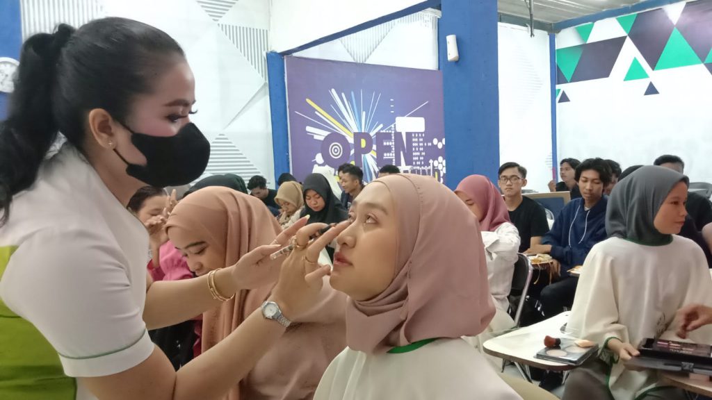 Beauty and Handsome Class  bersama LP3I Majalengka dan Sari Ayu Marthatilaar-blog1
